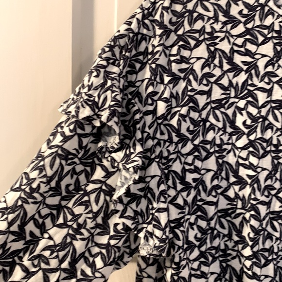 H&M size large ruffle long sleeve top - Picture 2 of 2